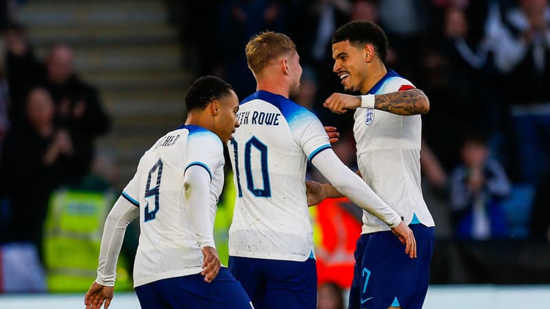 E. Smith Rowe avec C. Archer et M. Gibbs-White