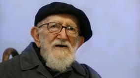 L'abbé Pierre, le 16 septembre 2002 à Saint-Omer, dans le Pas-de-Calais