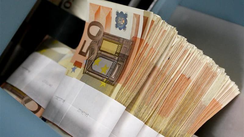 Le déficit commercial de la France s'est creusé à 69,6 milliards d'euros en 2011, un nouveau record, rapporte Le Figaro dans son édition datée de mardi. /Photo d'archives/REUTERS/Yves Herman