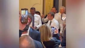 ⚽ Macron fait la fête sur "I Will Survive" à l'Elysée après son match de foot 