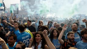 Les supporters de Naples fêtent le titre de champion d'Italie, le 23 mai 2025.