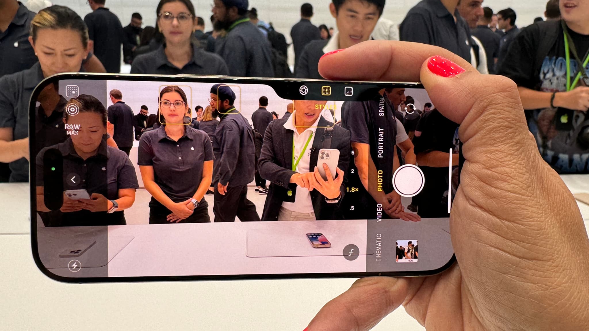 Le nouveau bouton Commande de l'Appareil photo sur l'iPhone 16 Pro