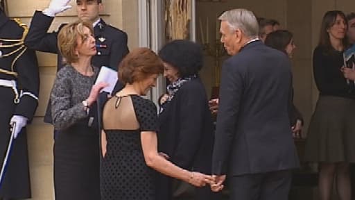 Nicole Bricq sur le perron de Matignon critiquant le repas offert par l'Elysée au président chinois.