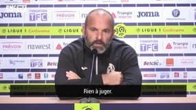 "Vivre le présent", "je pleure pas", "je m'en fous complet", le show Dupraz en conf'