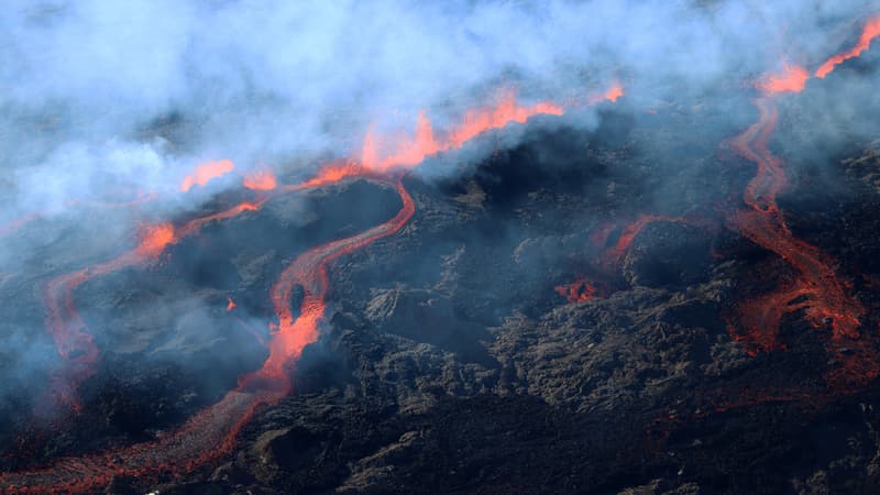 Vue aérienne du Piton de la Fournaise en éruption, le 13 juillet 2018. (Photo d'illustration) 