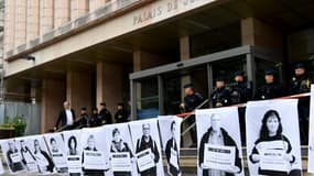 L'extérieur du tribunal de Gap lors du procès d'un groupe de militants, le 31 mai 2018