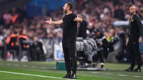 Roberto De Zerbi pestant contre ses joueurs (ou l'arbitre ?) lors du match face au PSG, le 27 octobre 2024, au Vélodrome