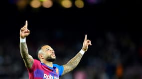 La joie de l'attaquant néerlandais Memphis Depay, après avoir ouvert le score contre Alavés à domicile, lors de la 12e journée de Liga, le 30 octobre 2021 au Camp Nou