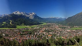 Ville de Garmisch-Partenkirchen, dans le sud de l'Allemagne