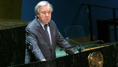 Le secrétaire général de l'ONU, Antonio Guterres, à la tribune de l'Assemblée générale des Nations unies lors d'une session d'urgence sur la guerre de la Russie en Ukraine, le 28 février 2022