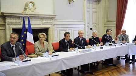 Nicolas Sarkozy entouré de Jean-Marie Bockel, Michèle Alliot-Marie et Brice Hortefeux à Grenoble à l'occasion de l'installation du nouveau préfet de l'Isère, l'ex-policier Eric Le Douaron (troisième à droite). Le chef de l'Etat a proposé vendredi de décho