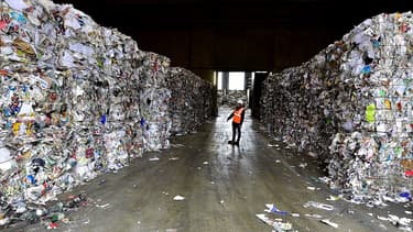 Depuis fin-2019 et la fin des exportations de vieux papiers et cartons vers la Chine, ils s'entassaient sans fin dans les usines de tris