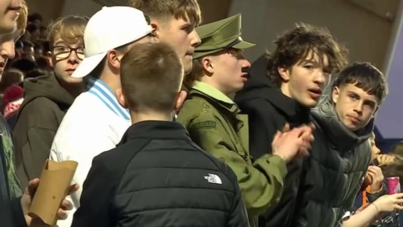 Les images choquantes d'un jeune supporter avec un déguisement qui rappelle Hitler pour le match Newcastle-La Rochelle en Challenge Cup