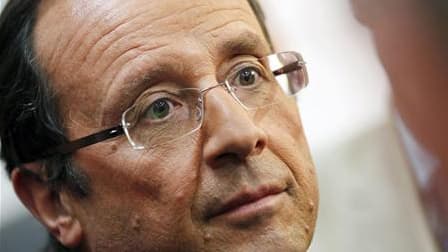 François Hollande a décidé de se passer pour l'instant de la protection habituelle proposée par le ministère de l'Intérieur, ce qui a suscité une protestation du chef du service concerné. L'entourage du candidat socialiste à l'élection présidentielle a pr
