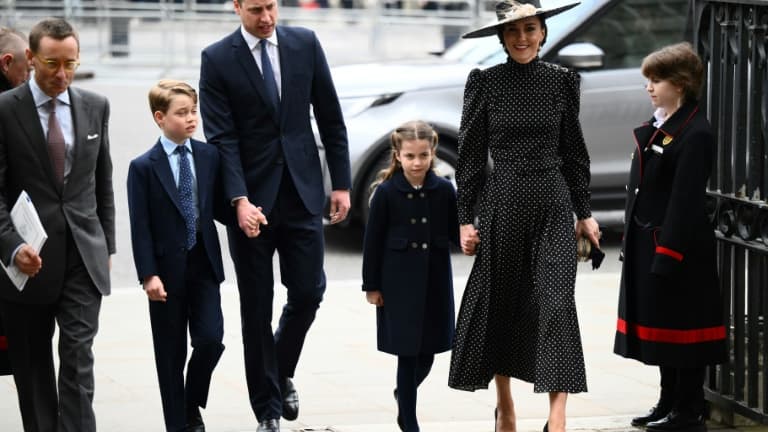 Le Prince William et son épouse Catherine, Duchesse de Cambrige et leurs enfants, le prince George et la princesse Charlotte, arrivent à une cérémonie religieuse en hommage au prince Philip, le 29 mars 2022 à l'abbaye de Westminster, à Londres Le Prince William et son épouse Catherine, Duchesse de Cambrige et leurs enfants, le prince George et la princesse Charlotte, arrivent à une cérémonie religieuse en hommage au prince Philip, le 29 mars 2022 à l'abbaye de Westminster, à Londres