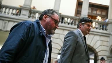 Frédéric Péchier (G) et son avocat Randall Schwerdorffer au tribunal judiciaire de Besançon, le 8 septembre 2025