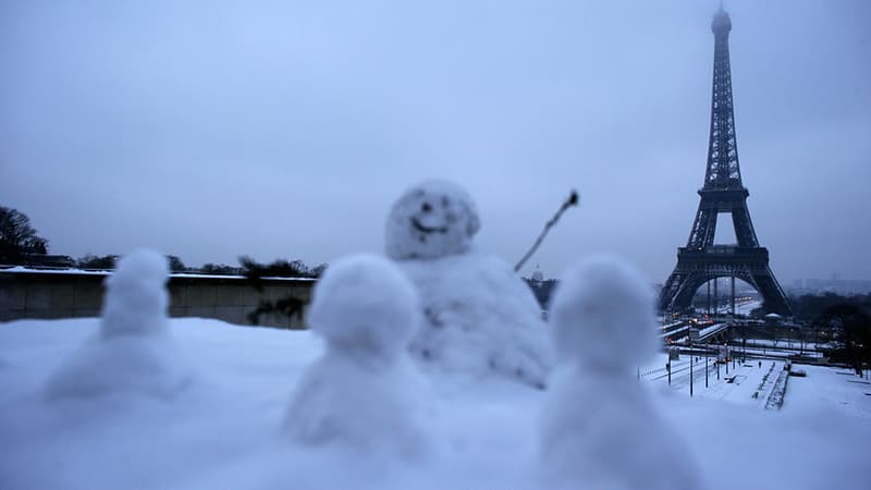 Beaucoup de neige était tombée sur Paris entre décembre 2012 et janvier 2013. Cette fois, en région parisienne, les flocons, s'ils tombent, seront vite remplacés par de la pluie.