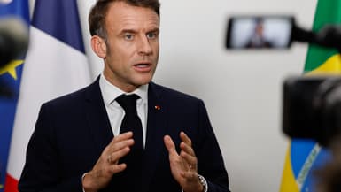 Emmanuel Macron s'exprime lors d'une conférence de presse à l'aéroport international Galeao de Rio de Janeiro, au Brésil, le 19 novembre 2024, après avoir assisté au sommet du G20 et avant de se rendre au Chili pour une visite officielle.
