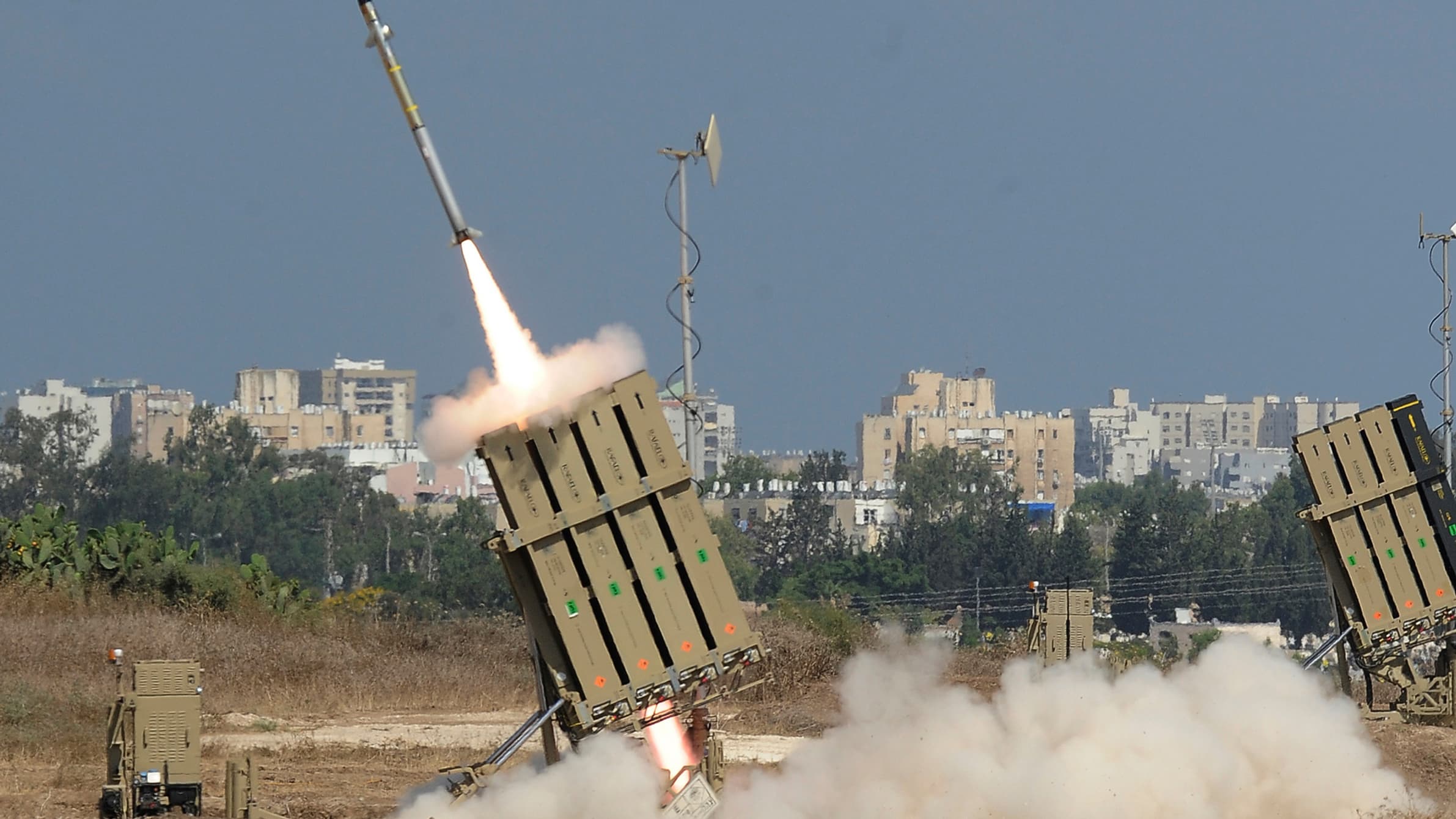 Une batterie anti-missile du Dôme de fer, à Ashdod, le 9 juillet 2014. Une batterie anti-missile du Dôme de fer, à Ashdod, le 9 juillet 2014.