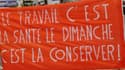 Une banderole lors d'une manifestation contre l'augmentation du nombre de dimanche travaillé