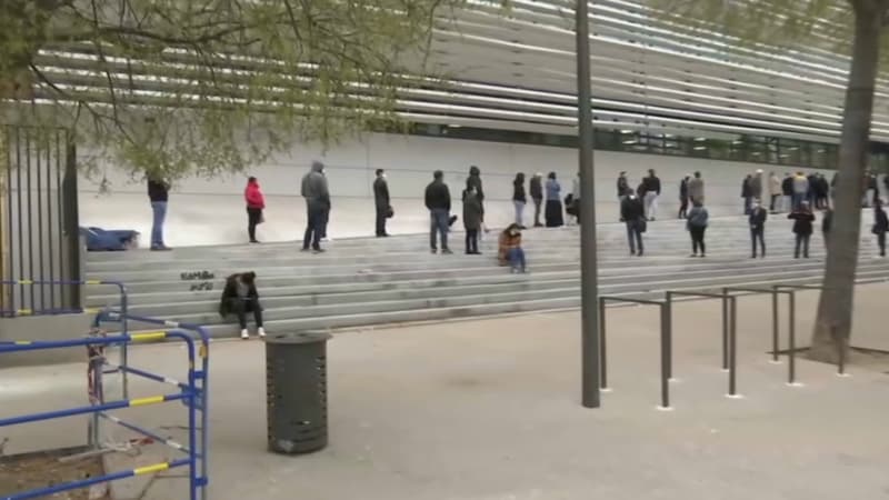 Un contrôle de police à Paris, le 18 mars 2020.