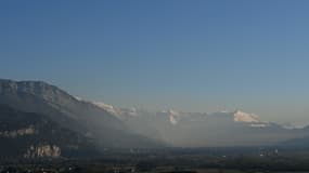 Un nuage de pollution flotte au-dessus de Grenoble, le 14 janvier 2022