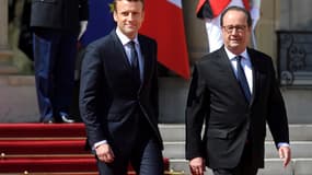 Emmanuel Macron et François Hollande, le jour de la passation de pouvoir, le 14 mai dernier.