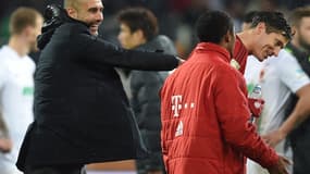 Pep Guardiola avec Robert Lewandowski (à droite)