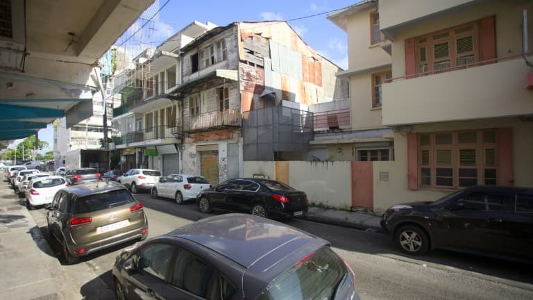 Une rue de la banlieue de Pointe-à-Pitre, en Guadeloupe, le 10 avril 2024