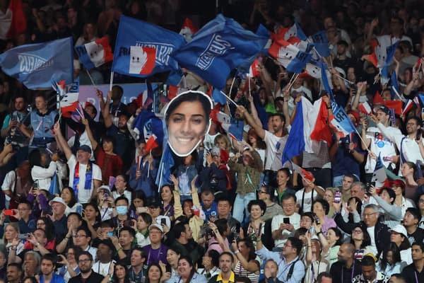 Le public de l'Arena Champ de Mars en soutien à Shirine Boukli et Luka Mkheidze, le 27 juillet 2024 aux JO de Paris