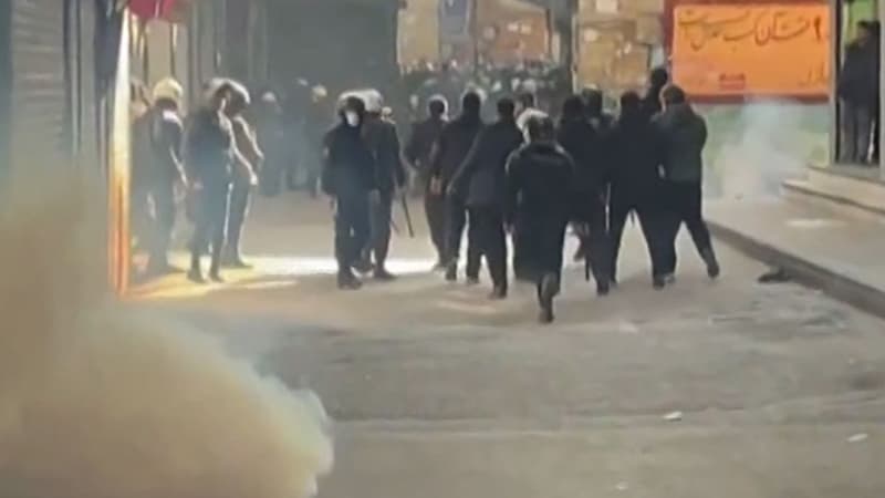 Contestation en Iran: deux morts et 30 blessés lors d'affrontements armés, l'Australie demande à ses ressortissants de quitter le pays