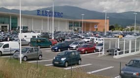 Le parking de l'hypermarché Leclerc à Cernay, dans le Haut-Rhin