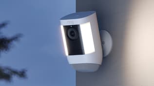 La nouvelle caméra de sécurité Spotlight Cam Pro apporte la détection de mouvement 3D et la vue aérienne.