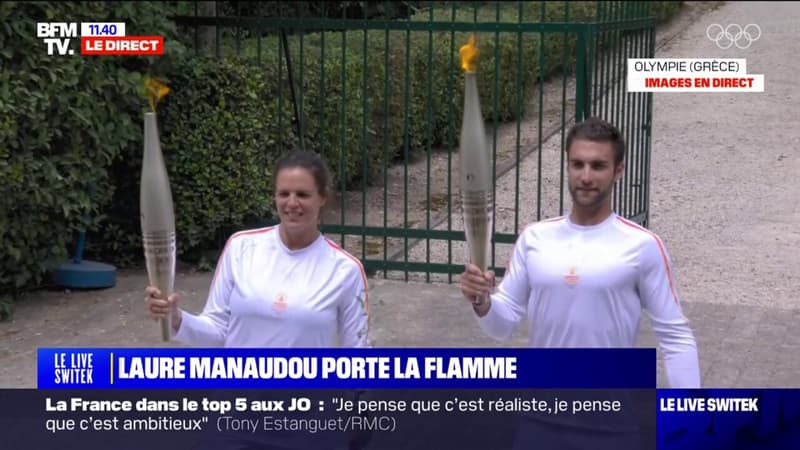 JO 2024: les images de Laure Manaudou portant la flamme olympique