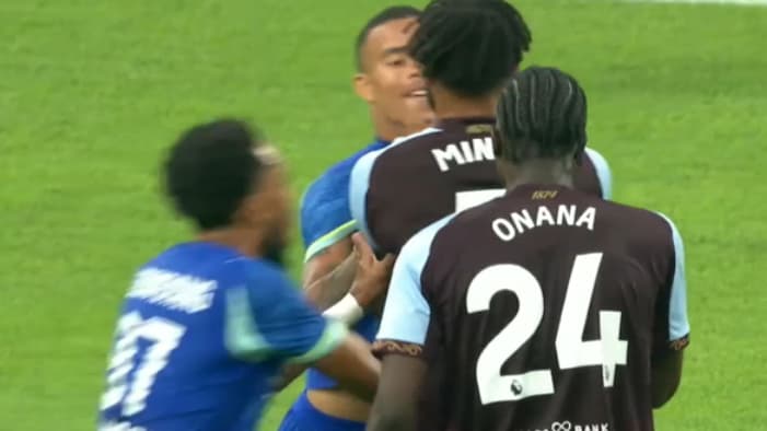 Mason Greenwood s'embrouille avec Mings lors du match amical OM-Aston Villa, 9 août 2025 Mason Greenwood s'embrouille avec Mings lors du match amical OM-Aston Villa, 9 août 2025