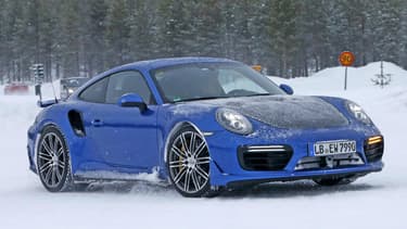 L'habit ne fait pas forcément le moine, il n'empêche que cette Porsche ressemble très fortement à une 911 GT2 RS.