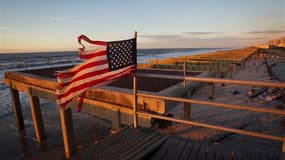 Le front de mer dévasté de Rockaway, dans le quartier du Queens, à New York. Le bilan des victimes de la tempête Sandy qui a balayé la côte nord-est des Etats-Unis en début de semaine a été revu en hausse à 82 morts jeudi par les autorités américaines. /P