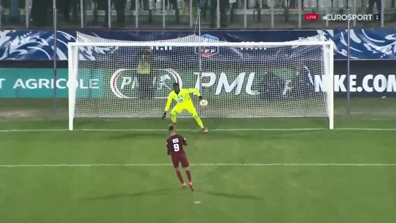 Farid Boulaya a manqué sa panenka face à Brice Samba.
