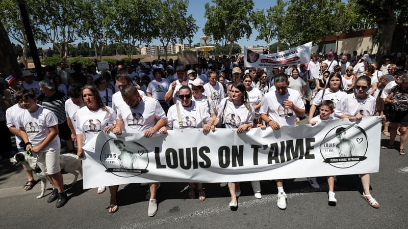 "Tu étais un garçon souriant, poli, gentil": 600 personnes réunies à Carcassonne pour rendre hommage à Louis, 17 ans, lynché à mort