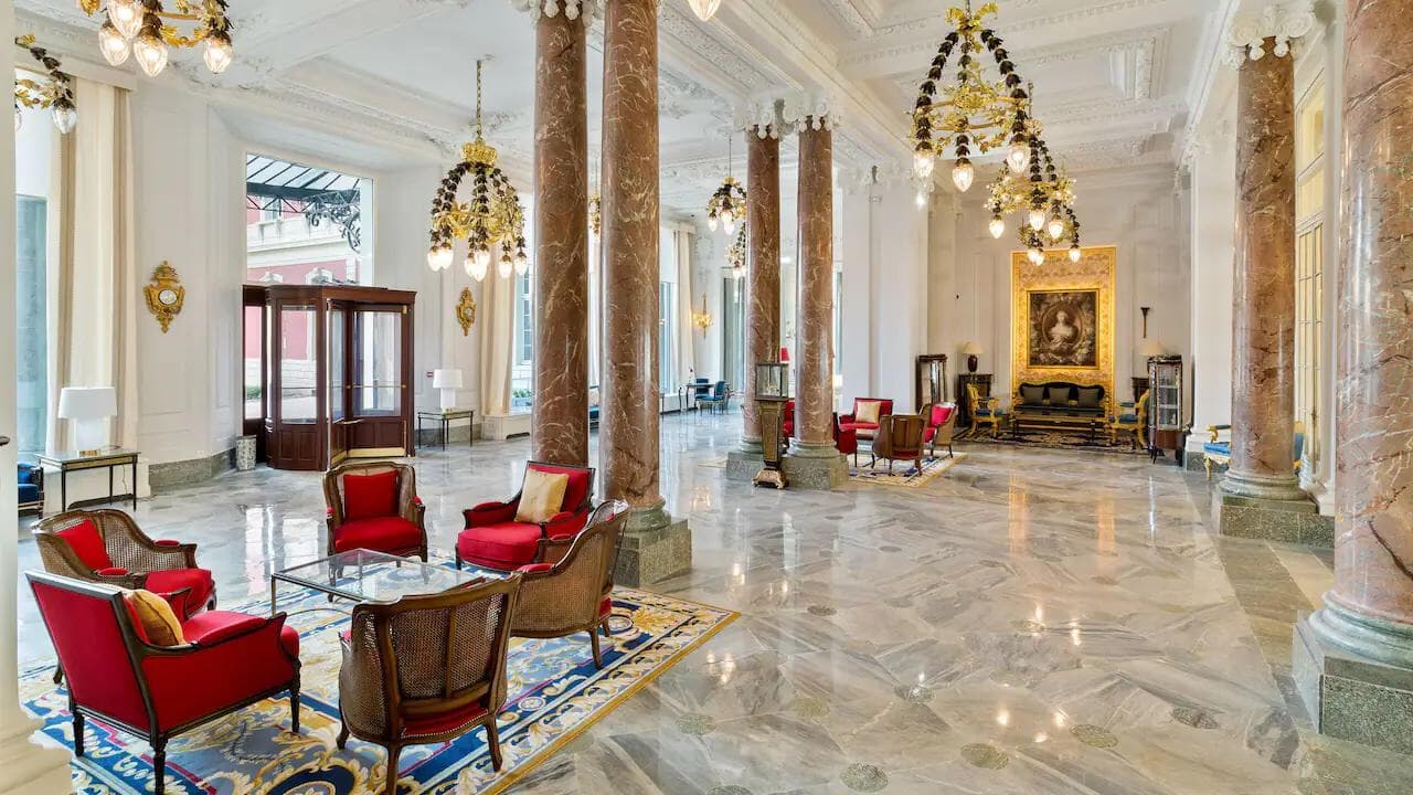 L’Hôtel du Palais à Biarritz. L’Hôtel du Palais à Biarritz.