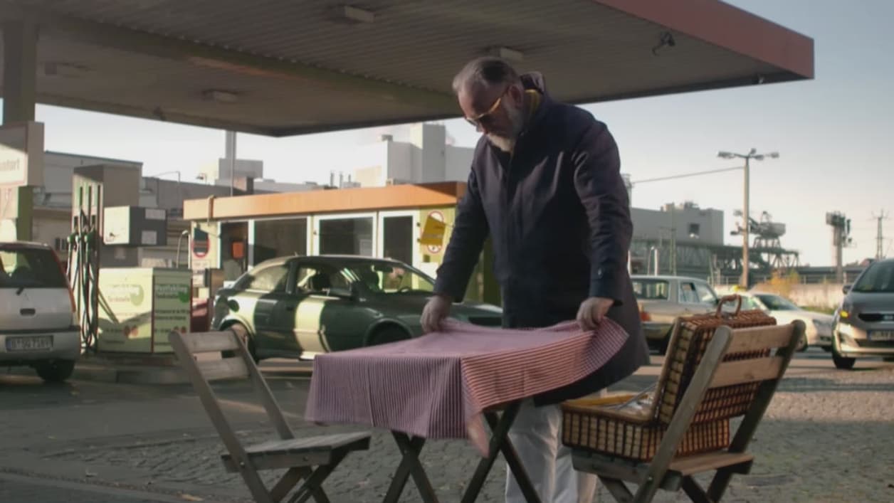 Visiter les stations-service, mais artistiquement et non pour parler de la pénurie de carburant, c'est ce que propose Arte. Visiter les stations-service, mais artistiquement et non pour parler de la pénurie de carburant, c'est ce que propose Arte.