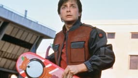 Marty Mc Fly (Michael J. Fox) et son hoverboard dans Retour vers le Futur 2.
