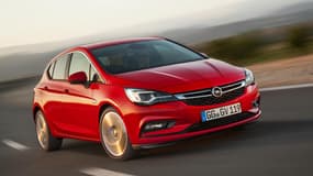 L'Opel Astra a été sacrée Voiture de l'Année 2016 le 29 février, à la veille de l'ouverture du salon automobile de Genève.