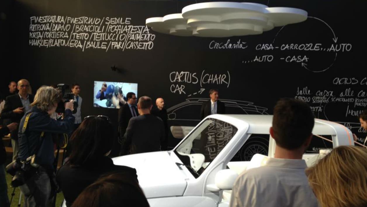 Citroën a demandé au designer Mario Bellini, fan de la marque, de concevoir une chaise à partir de la C4 Cactus. Citroën a demandé au designer Mario Bellini, fan de la marque, de concevoir une chaise à partir de la C4 Cactus.