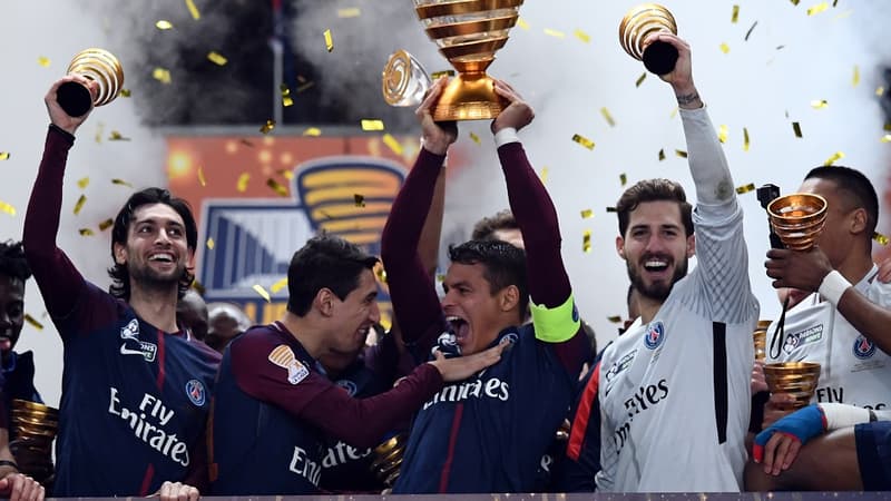 Le PSG soulève le trophée de la Coupe de la Ligue