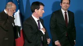 Manuel Valls (ici avec Laurent Fabius et Mathias Fekl) va présenter de nouvelles mesures de simplification. 