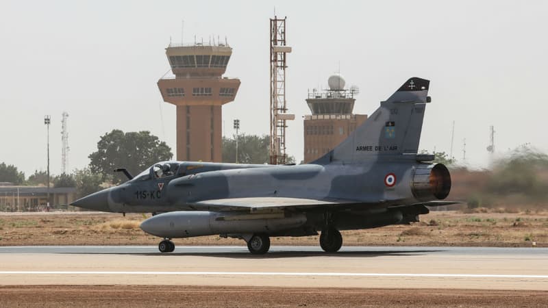 Un Mirage 2000 de l'armée française sur la base de Niamey