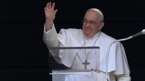 Le pape François lors de sa prière dominicale place saint-Pierre à Rome, le 23 avril 2022