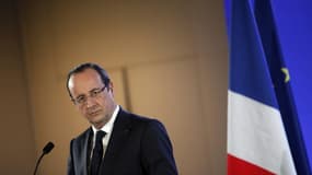 "La France poursuivra le dialogue confiant qu'elle a toujours entretenu avec le Saint-Siège", assure le président Hollande.