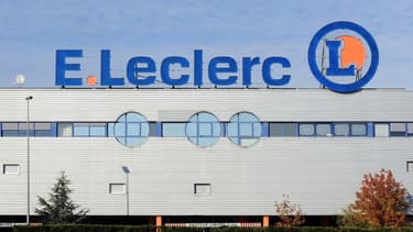 Certains supermarchés Leclerc ont continué à vendre des produits Lactalis pourtant visés par un rappel.